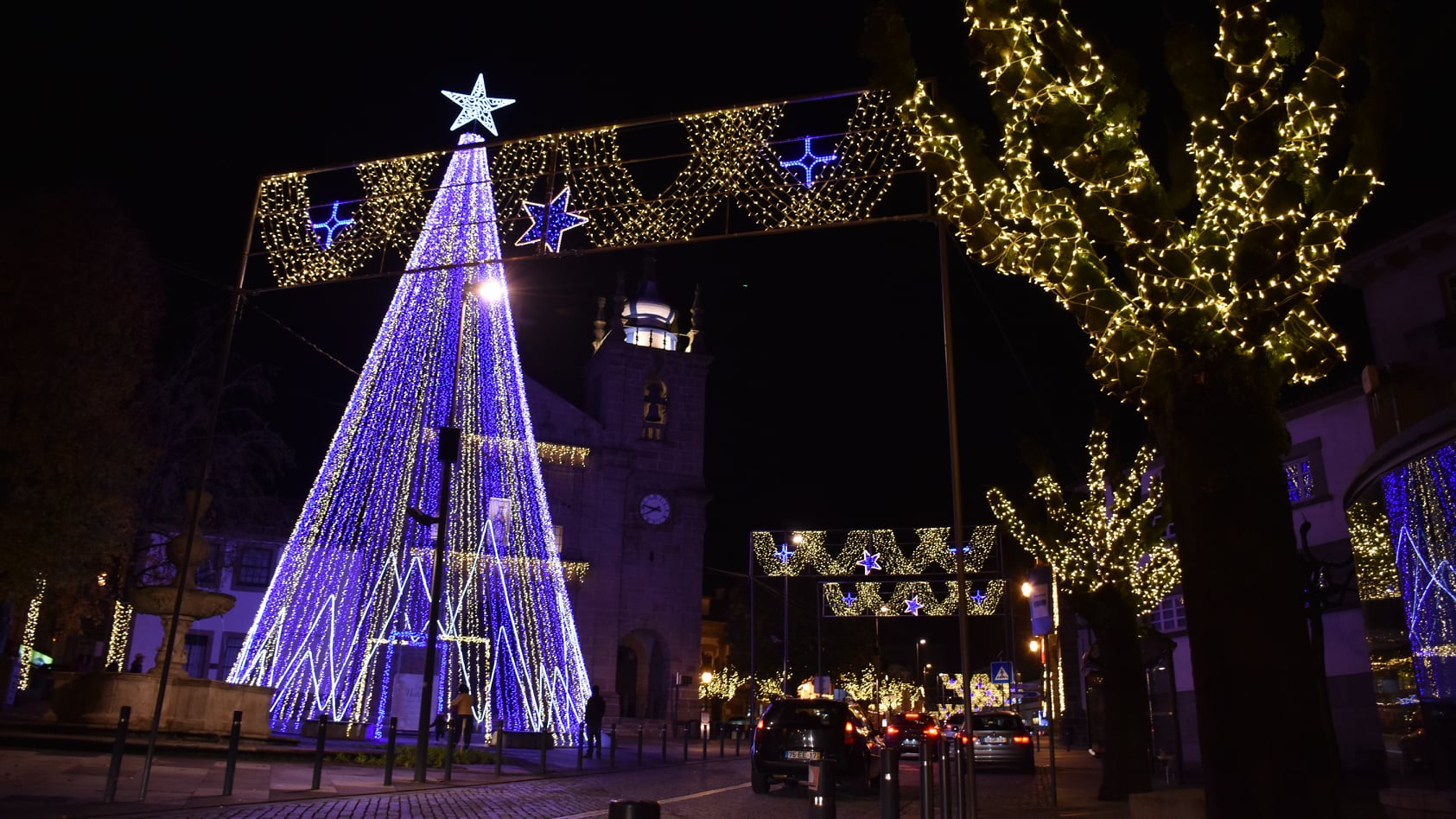 Penafiel troca árvore gigante por mercado de Natal e desliga luzes mais  cedo para poupar | Verdadeiro Olhar